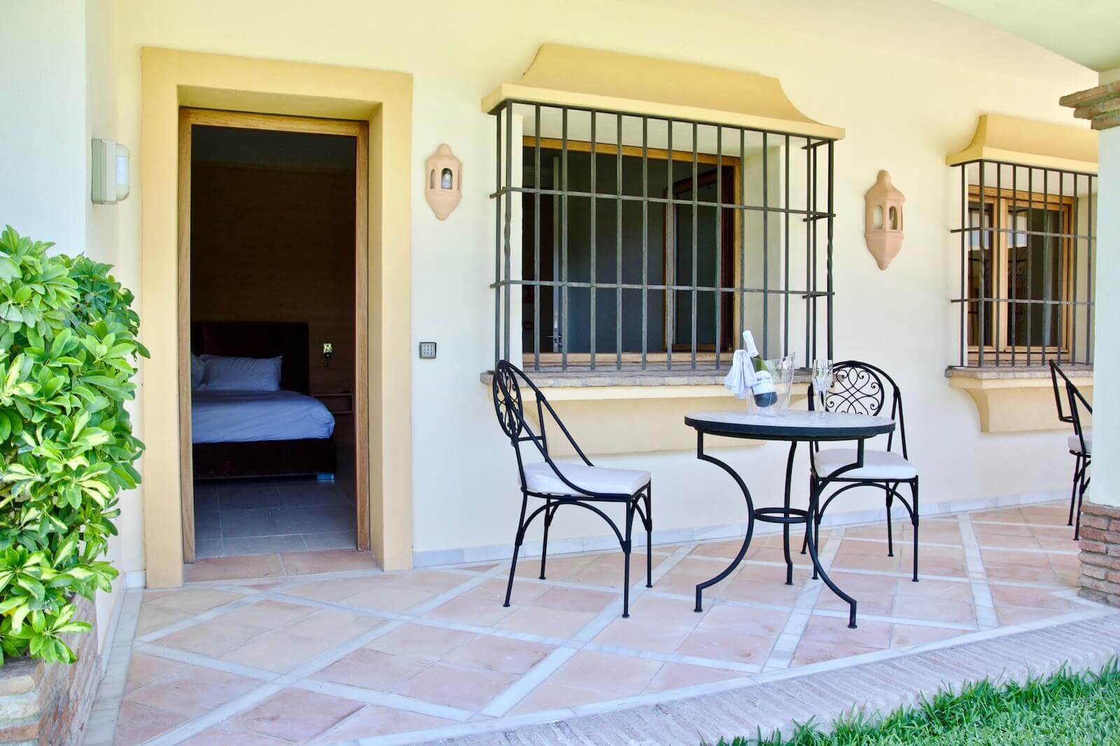 Standard-room-la-ciguena-estepona-marbella-cancelada-BB